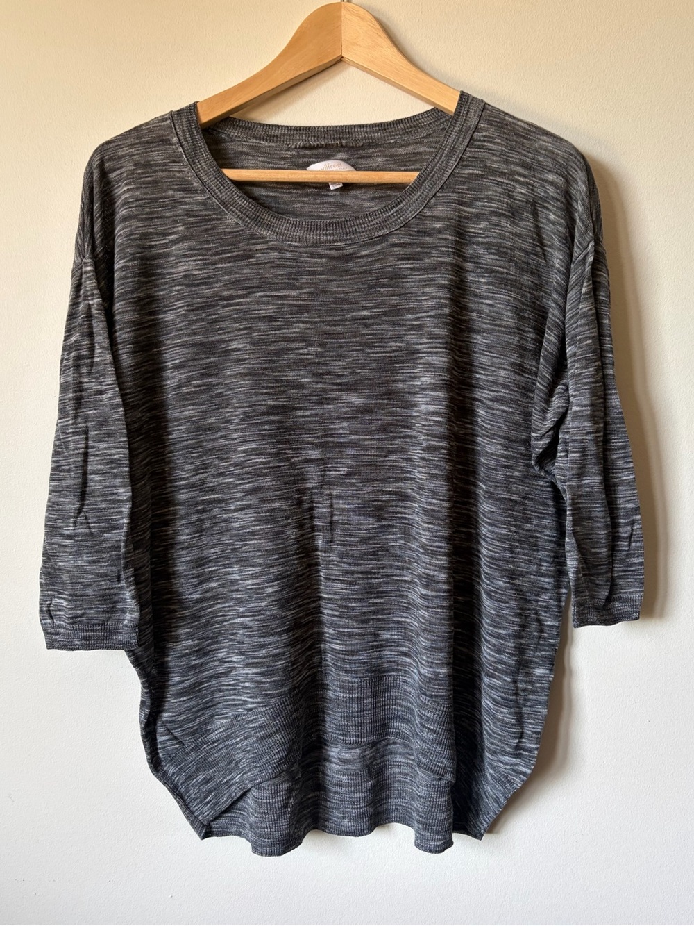 Aritzia Wilfred Balzac grey 3/4 sleeve lightweight sweater - size LARGE